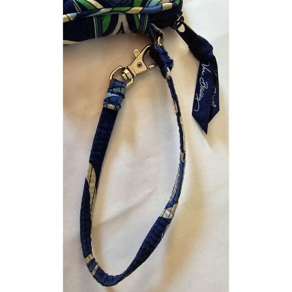 Vera Bradley Quilted Wristlet Blue & Green Floral Pattern Zipper Closure & Det - Picture 2 of 6